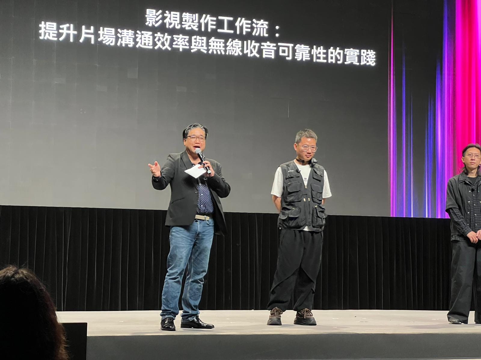 「Saramonic 影視製作工作流講座」活動司儀-甄子程、Saramonic 解決方案總監王春富先生、嶺南聲音指導劉琪先生 (BOBO) 與現場觀眾交流。